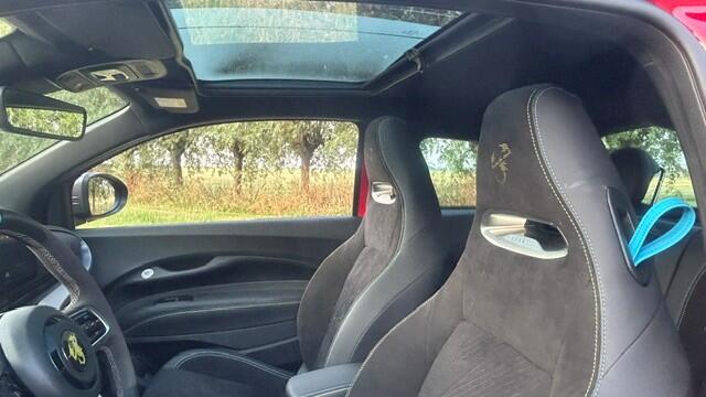 Abarth 500 Abarth Turismo 42 kWh 8.000KM!! NAVIGATIE PREMIUM, APPLE CARPLAY, DAB, PANORAMADAK, STOELVERWARMING, DODEHOEK ASSIST, SPOOR ASSIST, PARKEERHULP V/A, ACHTERUITRIJCAMERA, 18"ABARTH L/M VELGEN, ENZ. ENZ. NIEUWPRIJS ¤41.490,-!!
