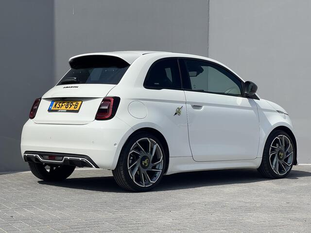 Abarth 500 500e Abarth Turismo 42 kWh / Accu SoH 98,43 % / CCS snel laden / Panorama dak / Navigatie / Sportstoelen / Climate Control / Apple Carplay Android / 18" LM wielen /