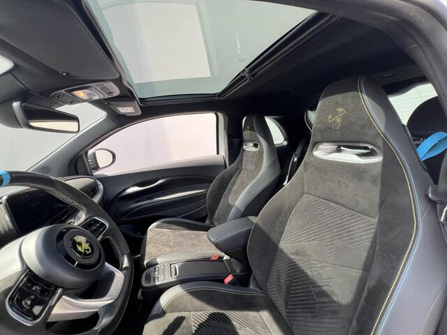 Abarth 500 500e Abarth Turismo 42 kWh / Accu SoH 98,43 % / CCS snel laden / Panorama dak / Navigatie / Sportstoelen / Climate Control / Apple Carplay Android / 18" LM wielen /