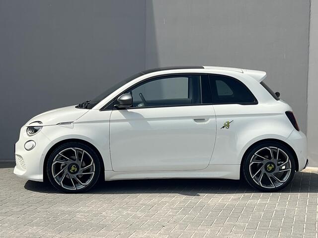 Abarth 500 500e Abarth Turismo 42 kWh / Accu SoH 98,43 % / CCS snel laden / Panorama dak / Navigatie / Sportstoelen / Climate Control / Apple Carplay Android / 18" LM wielen /