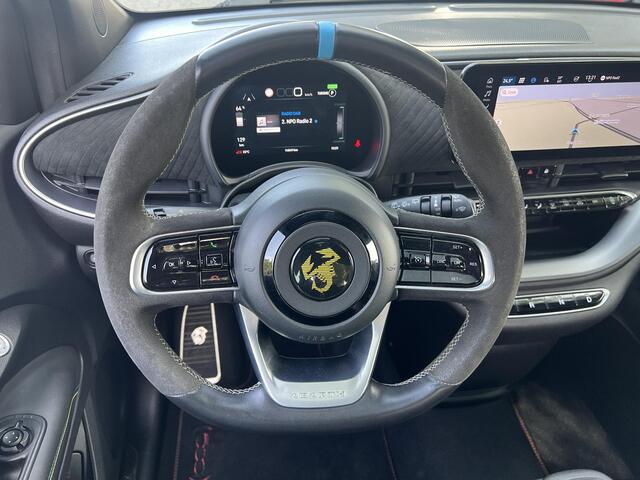 Abarth 500 500e Abarth Turismo 42 kWh / Accu SoH 98,43 % / CCS snel laden / Panorama dak / Navigatie / Sportstoelen / Climate Control / Apple Carplay Android / 18" LM wielen /