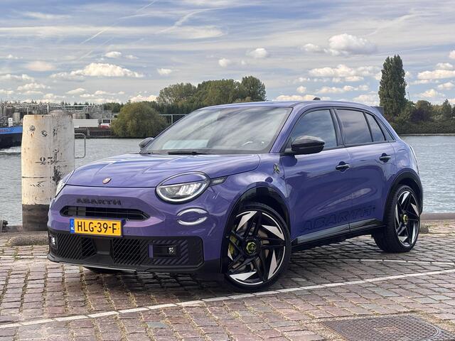 Abarth 600e Scorpionissima EV 54kWh 280pk | SABELT SPORTSTOELEN | ADAPTIVE CRUISE | 20" LMV | APPLE CARPLAY / ANDROID AUTO |