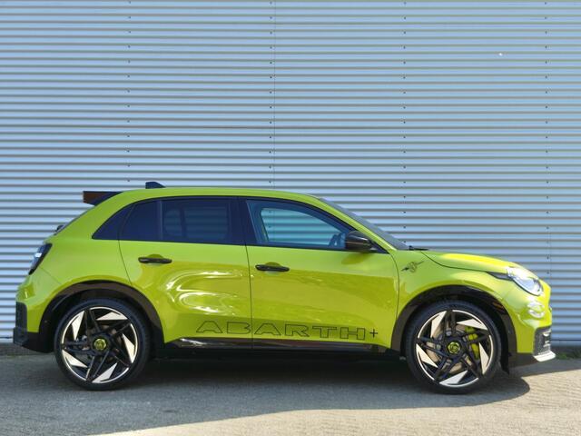 Abarth 600e Scorpionissima 54kWh 280pk | SABELT SPORTSTOELEN | ADAPTIVE CRUISE | 20" LMV | APPLE CARPLAY / ANDROID AUTO |