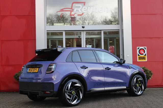 Abarth 600e SCORPIONISSIMA 280PK 54 kWh | SABELT PERFROMANCE SPORTOELEN/BEKLEDING | ENGINE SOUND GENERATOR | PACK DESIGN SCORPIONISSIMA | PACK TECH SCORPIONISSIMA | PACK WINTER (STOEL VERWARMING/VOORRUITVERWARMING) | PACK SCORPION | 20" LICHTMETALEN VELGEN | ABARTH B