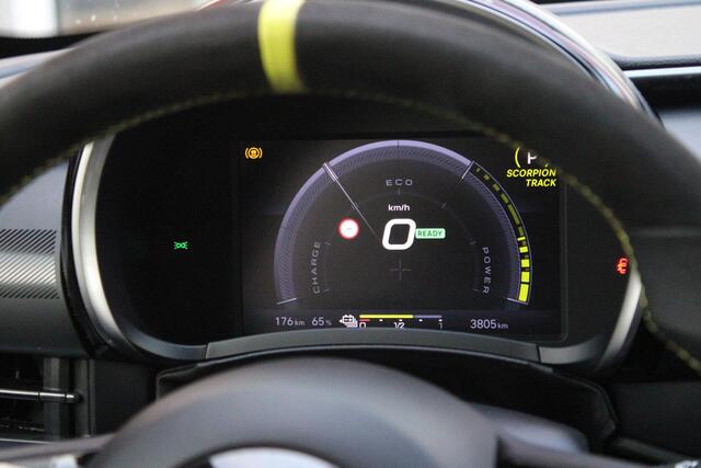 Abarth 600e SCORPIONISSIMA 280PK 54 kWh | SABELT PERFROMANCE SPORTOELEN/BEKLEDING | ENGINE SOUND GENERATOR | PACK DESIGN SCORPIONISSIMA | PACK TECH SCORPIONISSIMA | PACK WINTER (STOEL VERWARMING/VOORRUITVERWARMING) | PACK SCORPION | 20" LICHTMETALEN VELGEN | ABARTH B