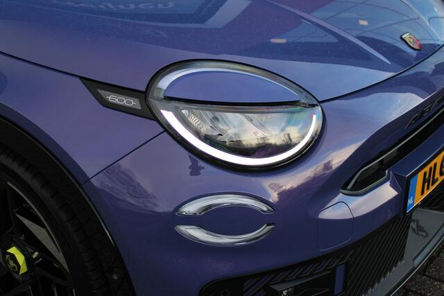Abarth 600e SCORPIONISSIMA 280PK 54 kWh | SABELT PERFROMANCE SPORTOELEN/BEKLEDING | ENGINE SOUND GENERATOR | PACK DESIGN SCORPIONISSIMA | PACK TECH SCORPIONISSIMA | PACK WINTER (STOEL VERWARMING/VOORRUITVERWARMING) | PACK SCORPION | 20" LICHTMETALEN VELGEN | ABARTH B