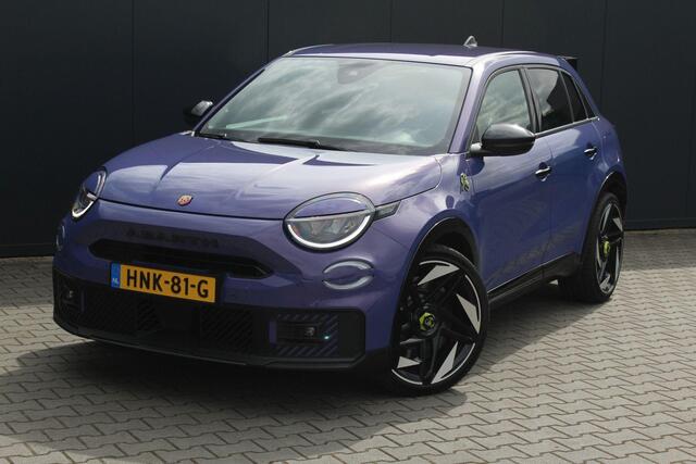 Abarth 600e Abarth Scorpionissima 54 kWh 282PK | Fabrieksgarantie | Kuipstoelen | Cruise control Adaptief | Apple Carplay/Android Auto | Parkeercamera | Half leder/alcantara | Voorruit verwarming | Parkeersensoren | Bluetooth | Navigatie |