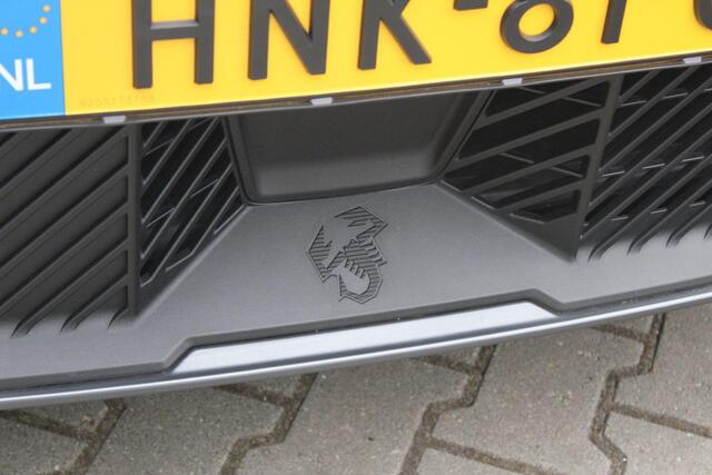Abarth 600e Abarth Scorpionissima 54 kWh 282PK | Fabrieksgarantie | Kuipstoelen | Cruise control Adaptief | Apple Carplay/Android Auto | Parkeercamera | Half leder/alcantara | Voorruit verwarming | Parkeersensoren | Bluetooth | Navigatie |