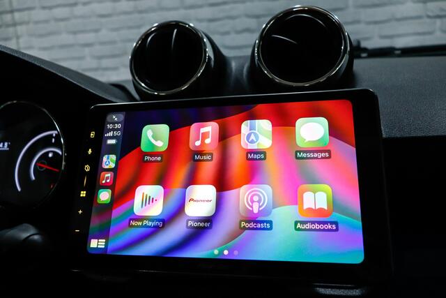 Aixam CROSSOVER SUV / 9 Inch Tablet