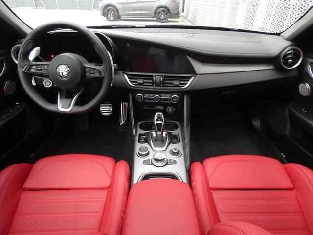 Alfa Romeo GIULIA 2.0T 280PK AWD Veloce ! Full Option | Panorama dak | Harman Kardon !