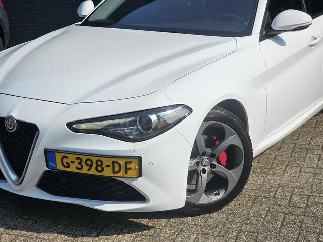 Alfa Romeo GIULIA 2.2 / 230 PK / BTW AUTO / TREKHAAK /LEDER / XENON /