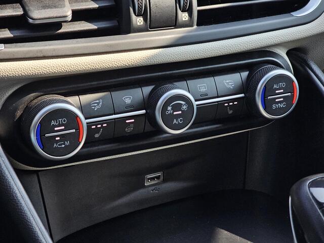 Alfa Romeo GIULIA 2.2 / 230 PK / BTW AUTO / TREKHAAK /LEDER / XENON /