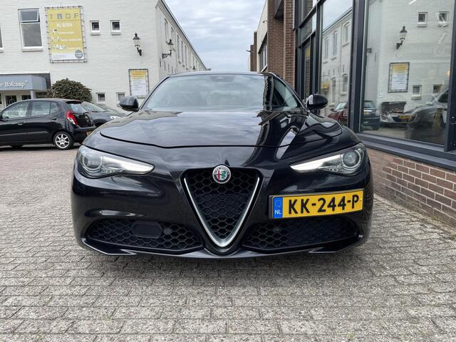Alfa Romeo GIULIA 2.2 Super Xenon + 19inch + Top onderhouden