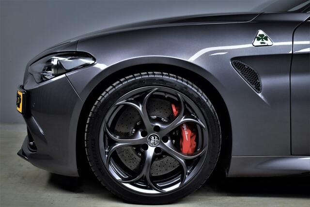 Alfa Romeo GIULIA 2.9 V6 510pk Automaat Quadrifoglio Keramisch/Carbon/Camera/Navi/Led/Leer/Alcantara/Adap.Cruise/Lmv19"