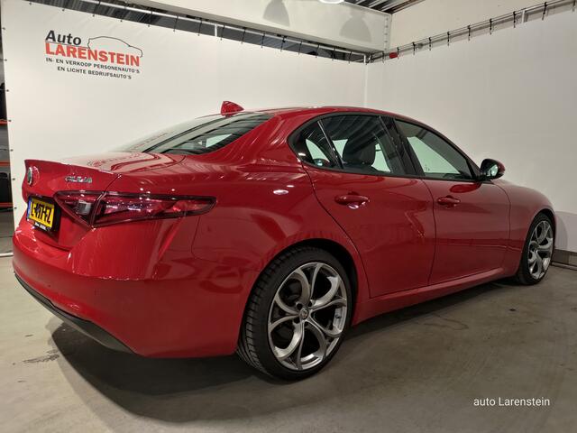 Alfa Romeo GIULIA 2.0T 200pk Super Business 147kw Navi / Carplay / Camera / Navi / Winter Pack