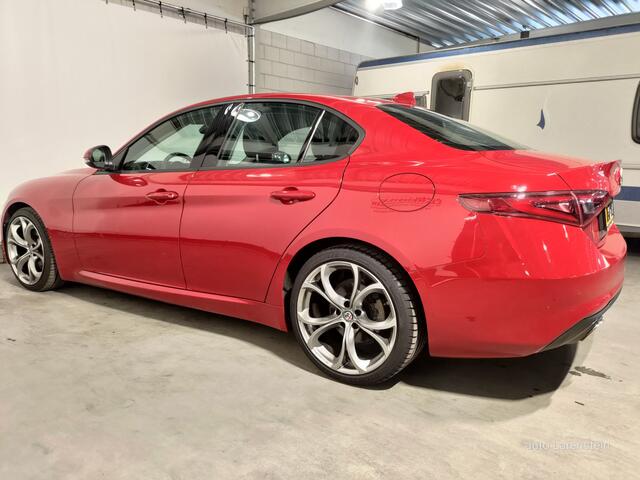 Alfa Romeo GIULIA 2.0T 200pk Super Business 147kw Navi / Carplay / Camera / Navi / Winter Pack