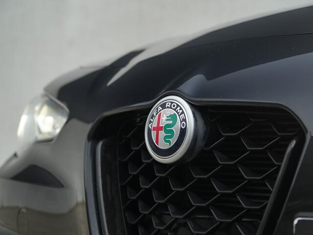Alfa Romeo GIULIA 2.0 Turbo 280 PK AWD Veloce | Navi | Carplay | Driver | BTW | 19