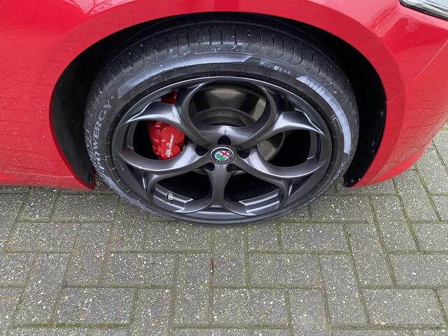 Alfa Romeo GIULIA 2.0 T AWD Veloce