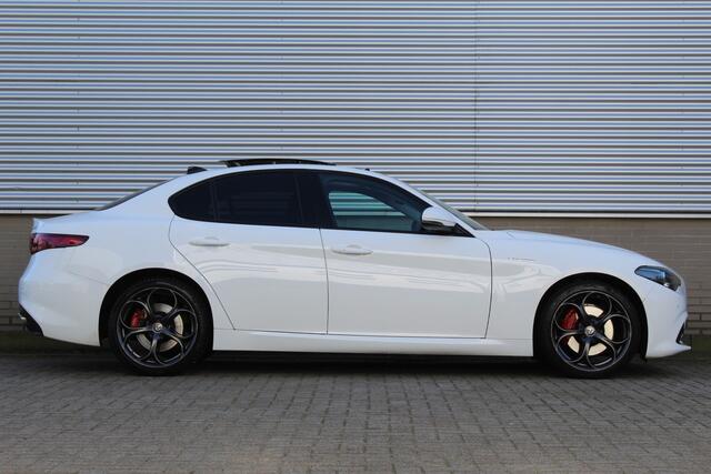 Alfa Romeo GIULIA 2.0T 280PK AWD Veloce | Panoramadak | Harman Kardon | BLIS | Leder | Camera | Dealer Onderhouden