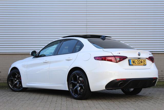 Alfa Romeo GIULIA 2.0T 280PK AWD Veloce | Panoramadak | Harman Kardon | BLIS | Leder | Camera | Dealer Onderhouden