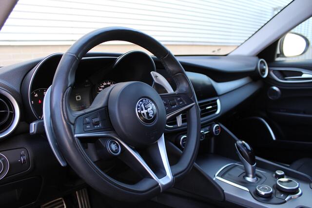 Alfa Romeo GIULIA 2.0T 280PK AWD Veloce | Panoramadak | Harman Kardon | BLIS | Leder | Camera | Dealer Onderhouden