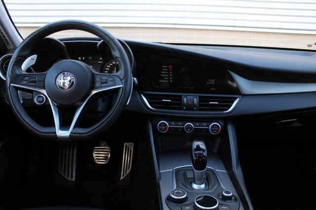 Alfa Romeo GIULIA 2.0T 280PK AWD Veloce | Panoramadak | Harman Kardon | BLIS | Leder | Camera | Dealer Onderhouden