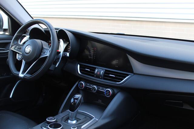 Alfa Romeo GIULIA 2.0T 280PK AWD Veloce | Panoramadak | Harman Kardon | BLIS | Leder | Camera | Dealer Onderhouden