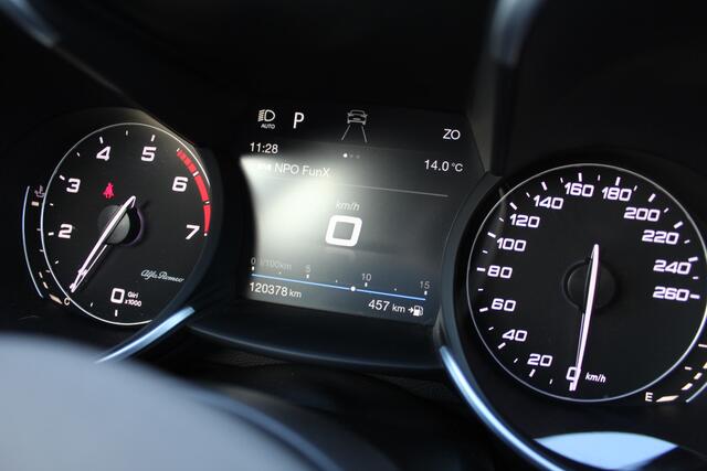 Alfa Romeo GIULIA 2.0T 280PK AWD Veloce | Panoramadak | Harman Kardon | BLIS | Leder | Camera | Dealer Onderhouden