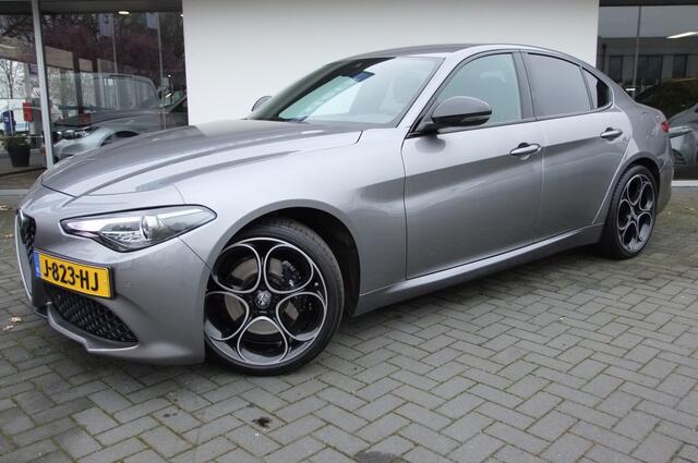 Alfa Romeo GIULIA 2.0T Super / Sportstoelen/ Memory/ Harman Kardon/ Camera/ 19 inch/ Stoelverwarming/ Stuurverwarming