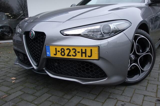 Alfa Romeo GIULIA 2.0T Super / Sportstoelen/ Memory/ Harman Kardon/ Camera/ 19 inch/ Stoelverwarming/ Stuurverwarming