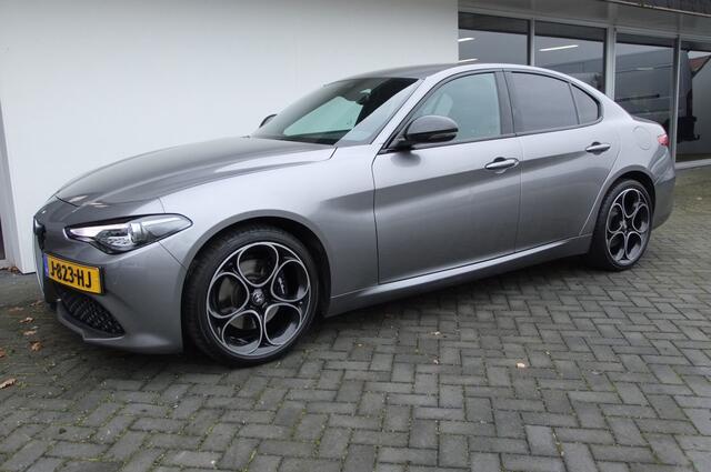 Alfa Romeo GIULIA 2.0T Super / Sportstoelen/ Memory/ Harman Kardon/ Camera/ 19 inch/ Stoelverwarming/ Stuurverwarming