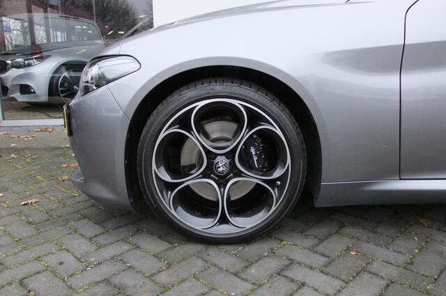 Alfa Romeo GIULIA 2.0T Super / Sportstoelen/ Memory/ Harman Kardon/ Camera/ 19 inch/ Stoelverwarming/ Stuurverwarming