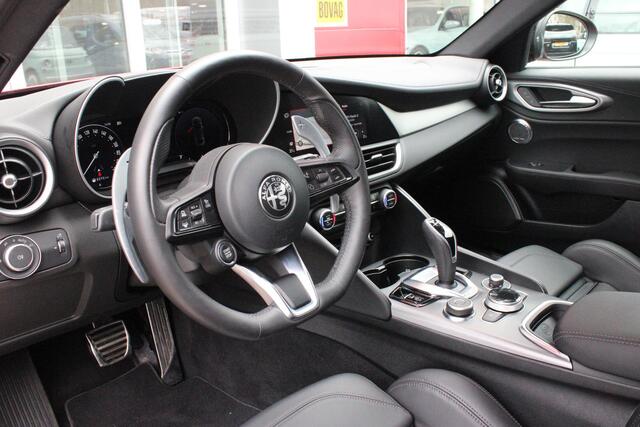 Alfa Romeo GIULIA 2.0 T 280PK GME AWD VELOCE | ROSSO ETNA | HARMAN EN KARDON AUDIO | RIJASSISTENPAKKET | DODEHOEK DETECTIE | ELEKTRISCH BEDIENBARE VOORSTOELEN MET GEHEUGEN FUNCTIE | LEDEREN BEKLEDING | FULL LED KOPLAMPEN | NAVIGATIE | APPLE CARPLAY/ANDROID AUTO | PARKEERSE