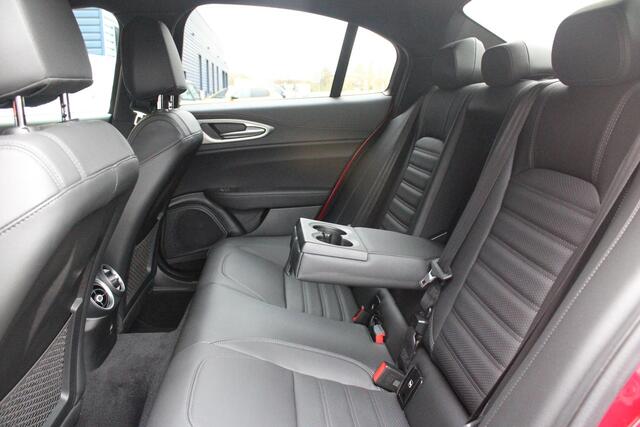 Alfa Romeo GIULIA 2.0 T 280PK GME AWD VELOCE | ROSSO ETNA | HARMAN EN KARDON AUDIO | RIJASSISTENPAKKET | DODEHOEK DETECTIE | ELEKTRISCH BEDIENBARE VOORSTOELEN MET GEHEUGEN FUNCTIE | LEDEREN BEKLEDING | FULL LED KOPLAMPEN | NAVIGATIE | APPLE CARPLAY/ANDROID AUTO | PARKEERSE