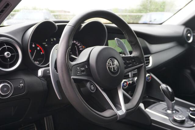 Alfa Romeo GIULIA 2.0T Super | LEDER | MEMORY | STOEL/STUURVERWARMING | XENON |