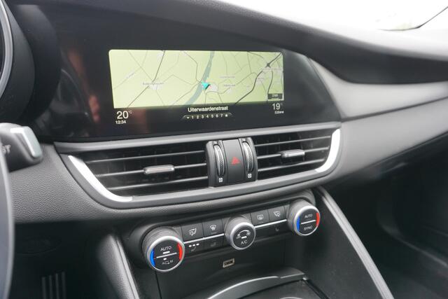Alfa Romeo GIULIA 2.0T Super | LEDER | MEMORY | STOEL/STUURVERWARMING | XENON |