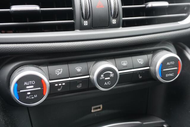 Alfa Romeo GIULIA 2.0T Super | LEDER | MEMORY | STOEL/STUURVERWARMING | XENON |