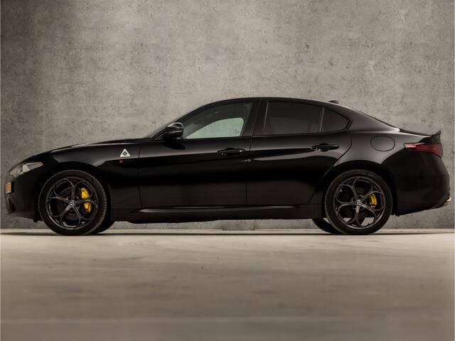 Alfa Romeo GIULIA 2.0T Sport 202Pk Automaat (APPLE CARPLAY, GROOT NAVI, CAMERA, ADAPTIVE CRUISE, LEDEREN SPORTSTOELEN, KEYLESS, GETINT GLAS, XENON, NIEUWE APK, NIEUWSTAAT)