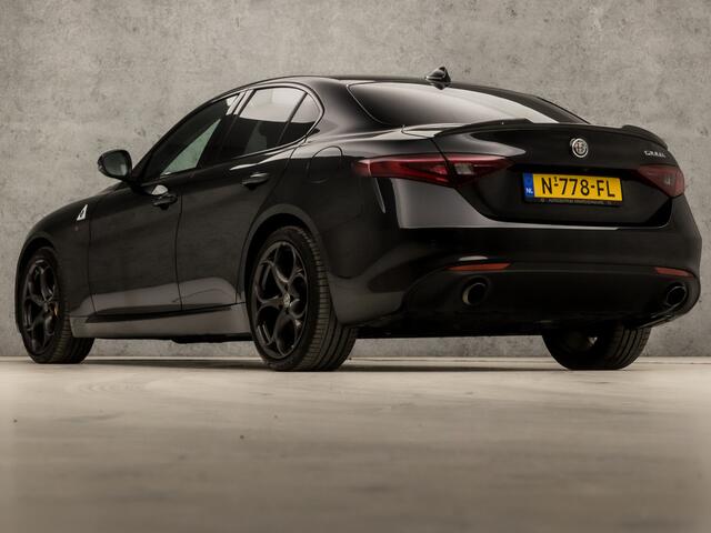 Alfa Romeo GIULIA 2.0T Sport 202Pk Automaat (APPLE CARPLAY, GROOT NAVI, CAMERA, ADAPTIVE CRUISE, LEDEREN SPORTSTOELEN, KEYLESS, GETINT GLAS, XENON, NIEUWE APK, NIEUWSTAAT)