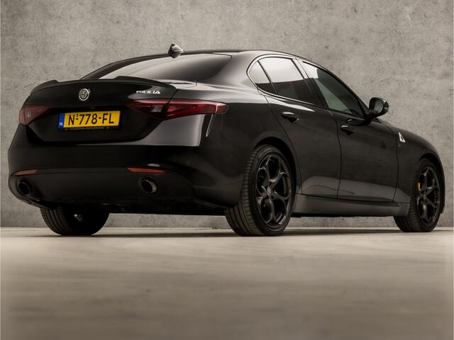 Alfa Romeo GIULIA 2.0T Sport 202Pk Automaat (APPLE CARPLAY, GROOT NAVI, CAMERA, ADAPTIVE CRUISE, LEDEREN SPORTSTOELEN, KEYLESS, GETINT GLAS, XENON, NIEUWE APK, NIEUWSTAAT)