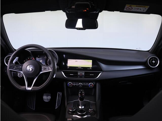 Alfa Romeo GIULIA 2.0T B-Tech | Sportstoelen | Schakelflippers | Stoel- & stuurverwarming | Unieke kleur