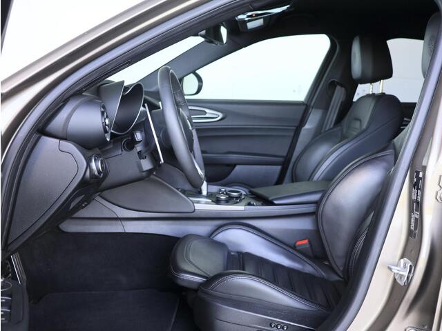 Alfa Romeo GIULIA 2.0T B-Tech | Sportstoelen | Schakelflippers | Stoel- & stuurverwarming | Unieke kleur