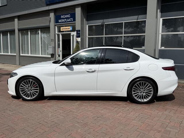 Alfa Romeo GIULIA 2.0T Super Leer,Schuifdak,20Inch,Navi,Camera Bj 2018 Dealer Onderhouden