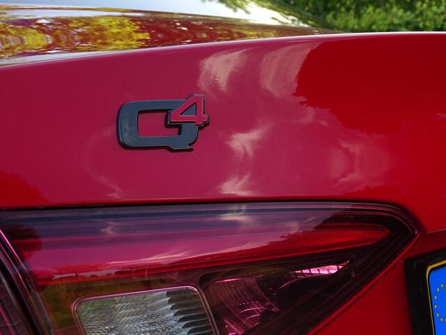 Alfa Romeo GIULIA 2.0 T AWD Veloce | H+K | Pano | All-black | Rosso Q4 | Topstaat!