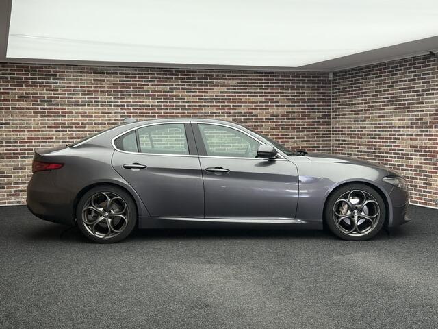 Alfa Romeo GIULIA 2.0T Super Leder | Xenon | Automaat | Rijklaar