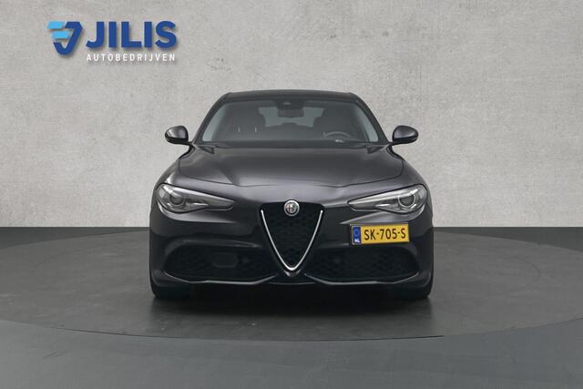 Alfa Romeo GIULIA 2.0 T AWD Veloce Automaat | 1e eigenaar! | NAP | Leder | Bi-Xenonlampen | Sportstoelen elektrisch | Verwarmde stoelen