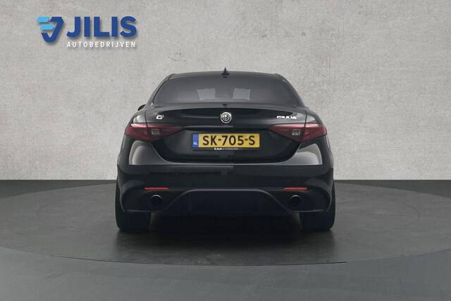 Alfa Romeo GIULIA 2.0 T AWD Veloce Automaat | 1e eigenaar! | NAP | Leder | Bi-Xenonlampen | Sportstoelen elektrisch | Verwarmde stoelen