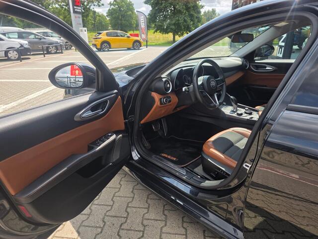 Alfa Romeo GIULIA 2.2 Super Corporate Edition *Trekhaak & Xenon*
