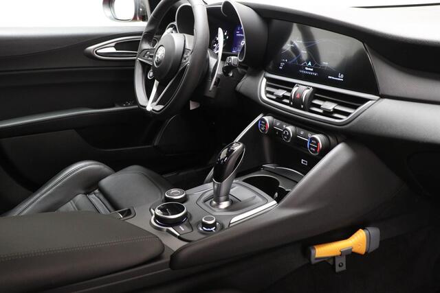 Alfa Romeo GIULIA 2.0T Super | CONVENIENCE / DRIVER ASSISTANCE- PACK | LEDER | STUURVERWARMING | DAB | CAMERA | 18"