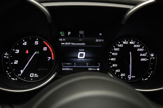 Alfa Romeo GIULIA 2.0T Super | CONVENIENCE / DRIVER ASSISTANCE- PACK | LEDER | STUURVERWARMING | DAB | CAMERA | 18"